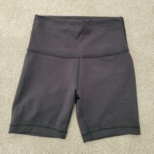 Lululemon Athletica Black Wunder Train High-Rise Short 6" Size 4